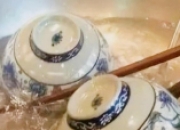 外出吃饭用开水烫餐具，到底有没有必要？