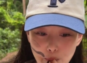 张馨予与老公云南甜蜜游